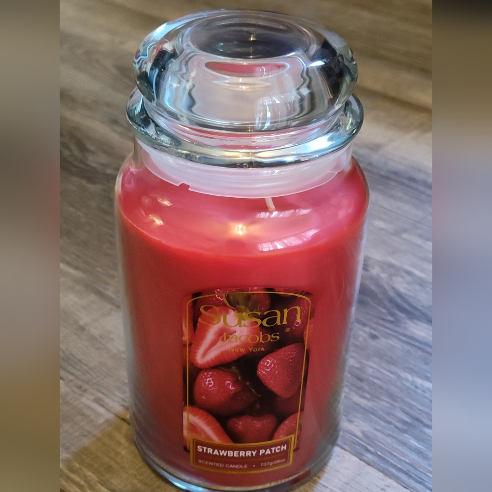 NEW! Susan Jacobs New York 26oz Candle